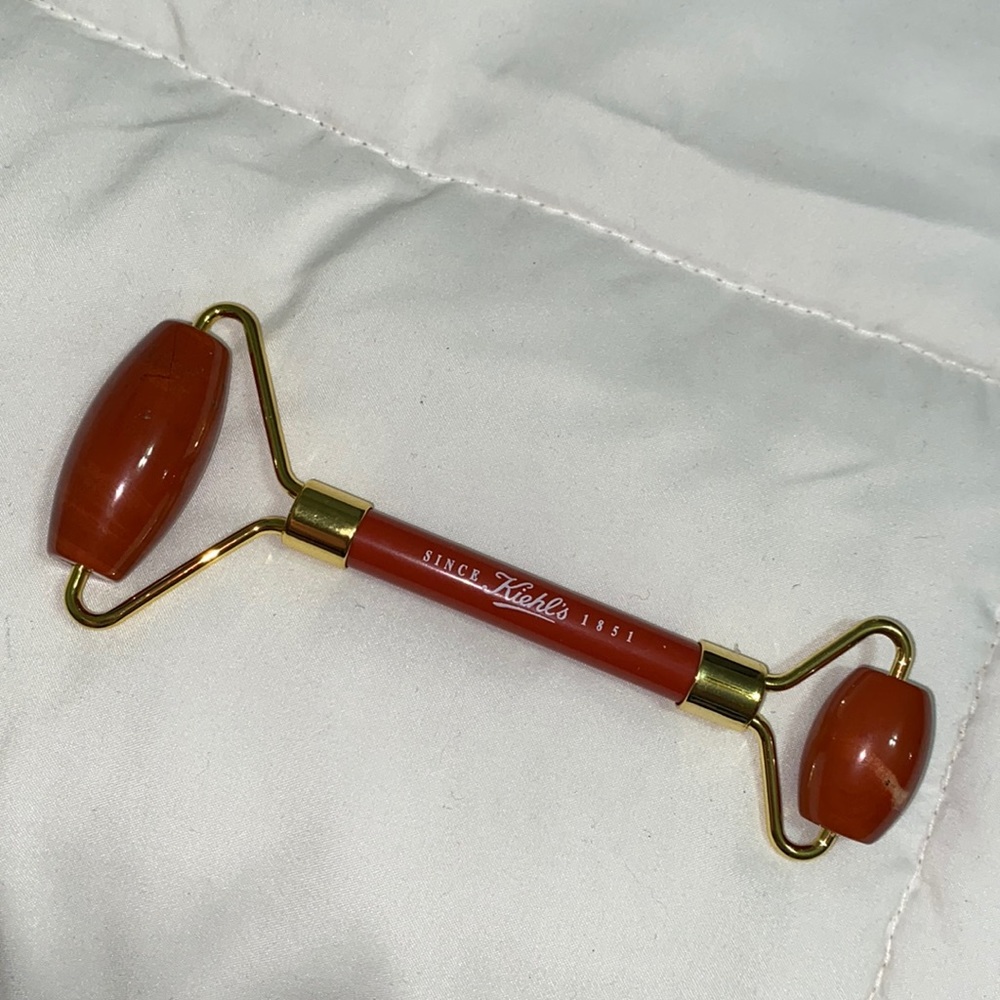 Kiehl’s Red Jasper Roller